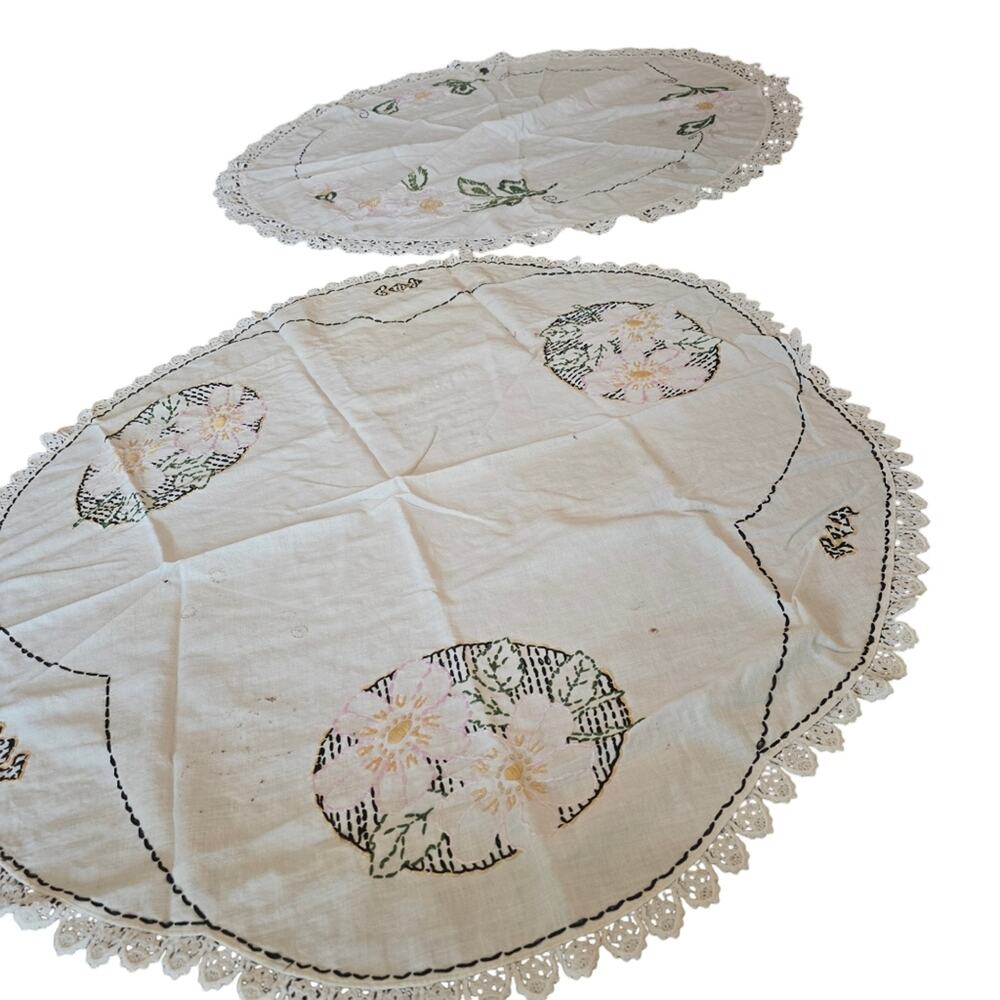 Vintage Set of Two Round Floral Embroidery Lace Applique Cottagecore Retro 50s